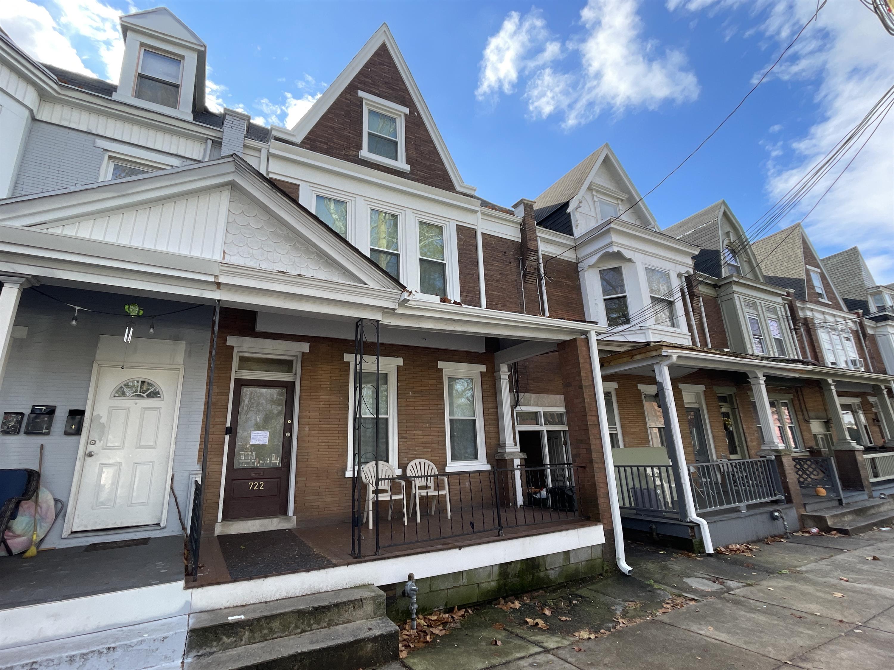 722 East King Street - Room 4